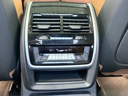 Used 2021 BMW X7 xDrive40i w/ M Sport Package image 30