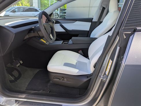 Used 2026 Tesla Model Y AWD image 15