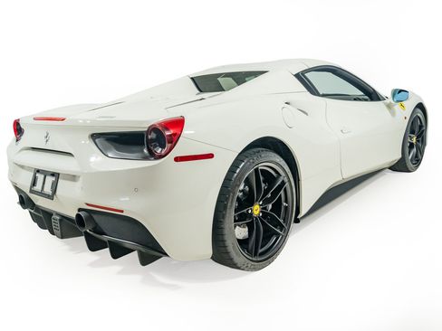 Used 2018 Ferrari 488 Spider RWD image 9