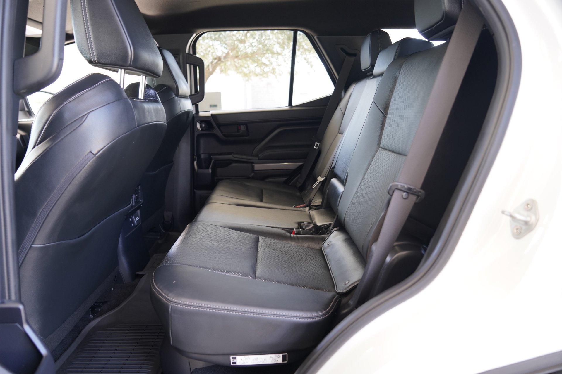 Used 2025 Toyota 4Runner TRD Off-Road Premium AWD/4WD image 33