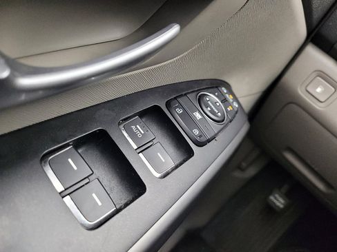 Used 2017 Kia Sedona LX w/ LX Essentials Premium Package FWD image 27