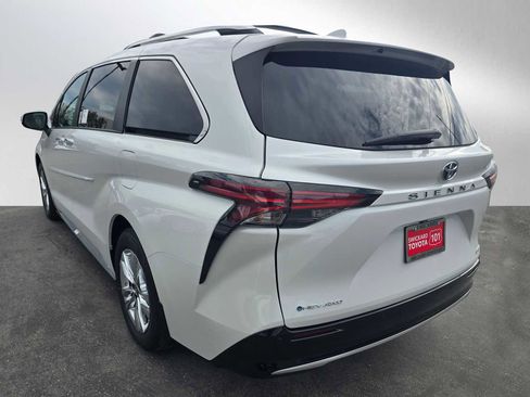 New 2026 Toyota Sienna Limited image 5
