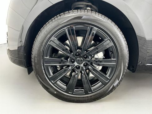 New 2026 Land Rover Range Rover SE image 30