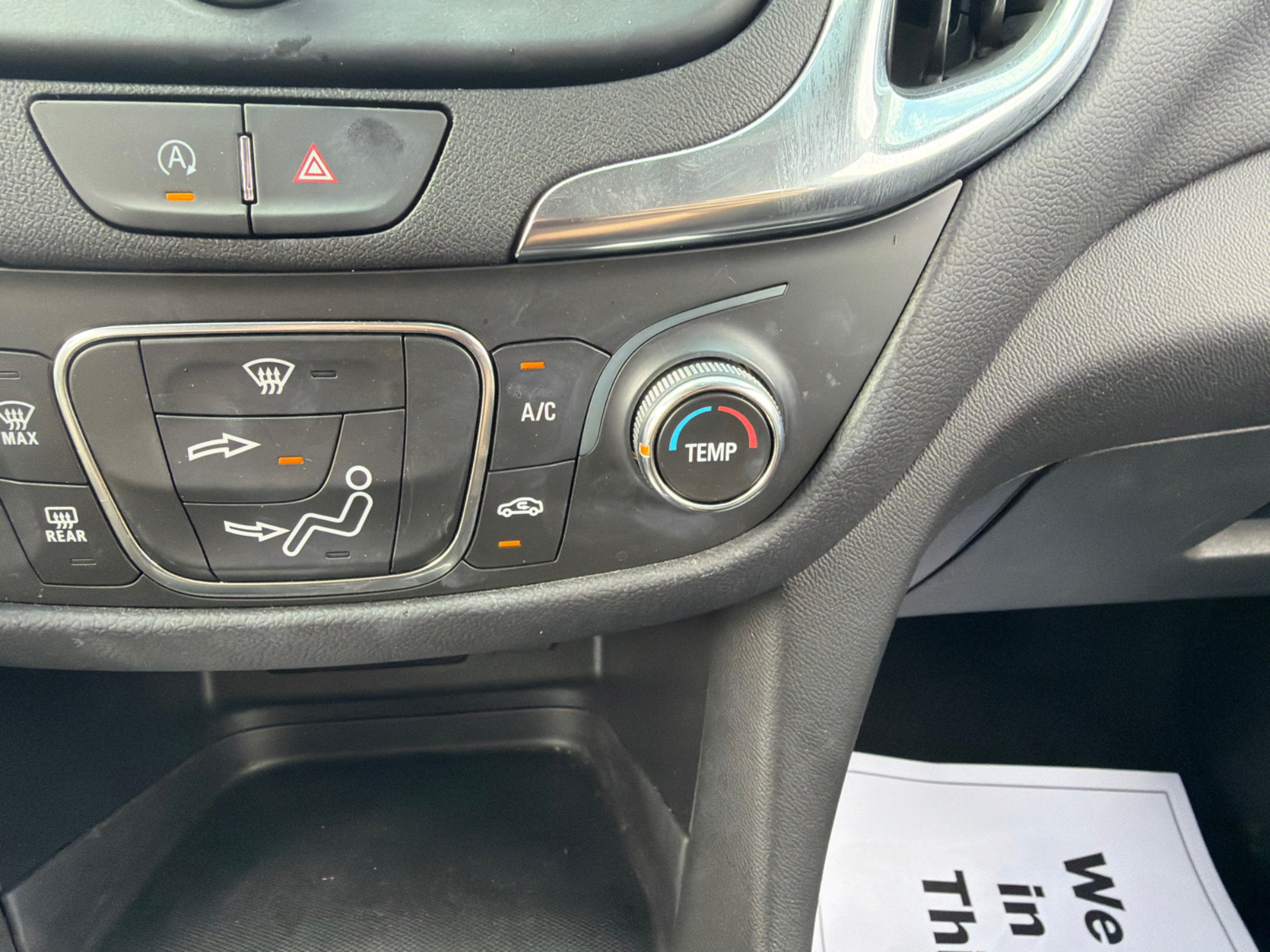 Used 2024 Chevrolet Equinox LT FWD image 29