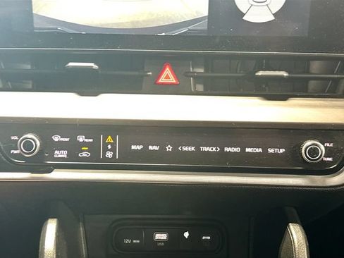 Used 2024 Kia Sportage EX AWD/4WD image 16