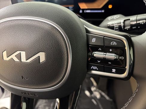 New 2026 Kia Carnival EX image 21