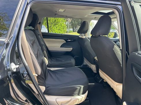 Used 2023 Toyota Highlander L image 42