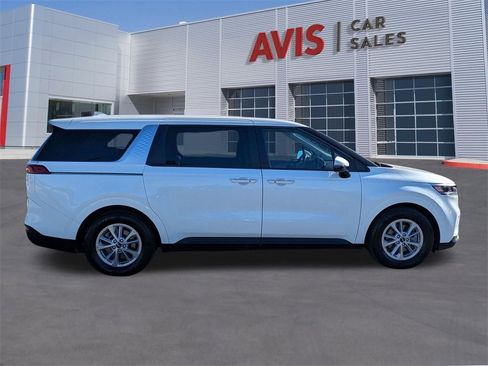 Used 2024 Kia Carnival LX image 5