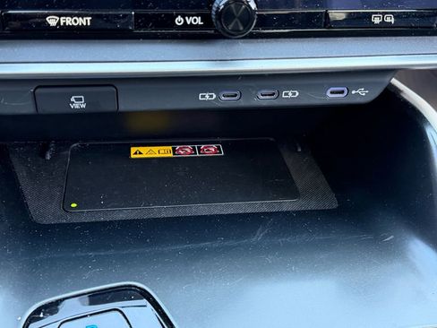 Certified 2025 Lexus RZ 300e w/ Accessory Package (2T) FWD image 23