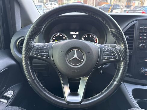 Used 2018 Mercedes-Benz Metris Passenger image 20
