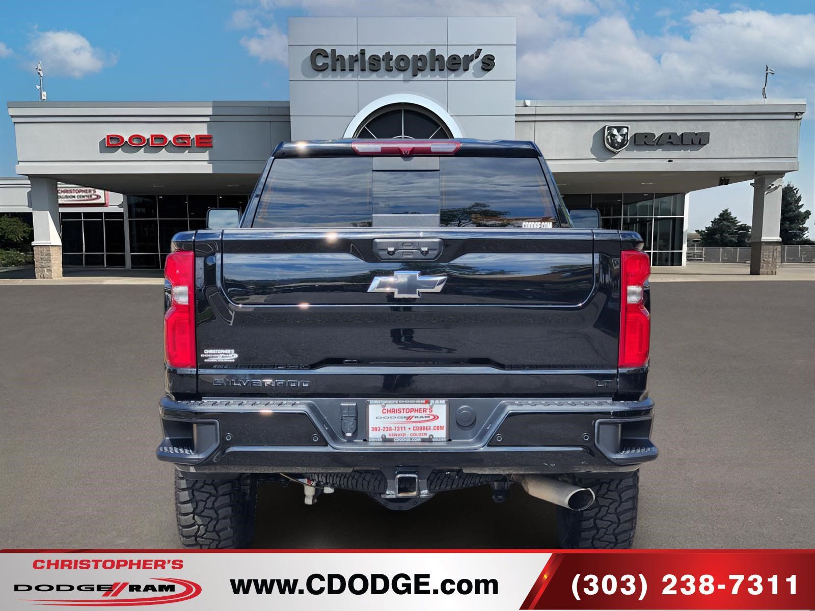 Used 2024 Chevrolet Silverado 2500 LT w/ Midnight Edition AWD/4WD image 4