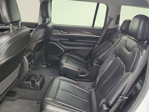 Used 2022 Jeep Grand Cherokee L Limited image 19