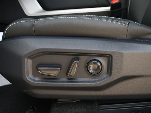 New 2026 Toyota Tundra Limited AWD/4WD image 31