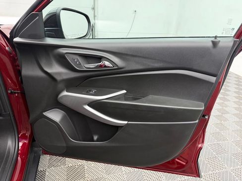 Used 2024 Chevrolet Trax RS FWD image 36