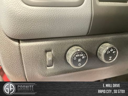 Used 2015 Chevrolet Colorado Z71 AWD/4WD image 30