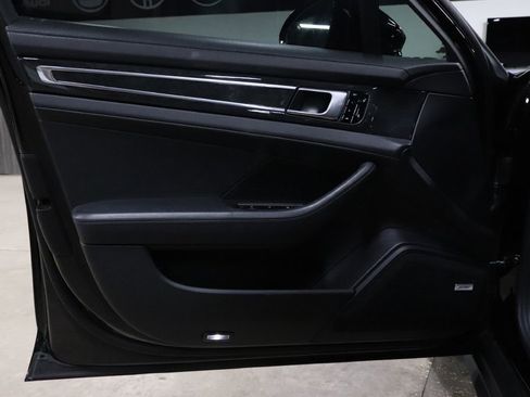 Used 2017 Porsche Panamera 4S image 9