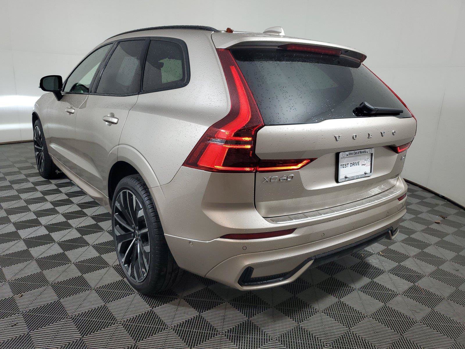 Used 2026 Volvo XC60 B5 Ultra AWD/4WD image 4
