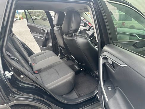 Used 2020 Toyota RAV4 LE AWD/4WD image 14