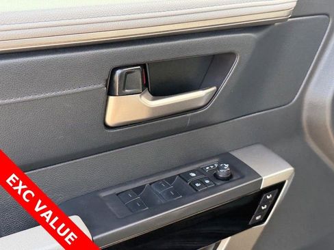 Used 2024 Toyota Tundra Limited AWD/4WD image 19