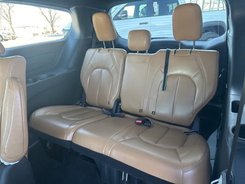 Used 2022 Chrysler Pacifica Touring-L w/ S Appearance Package image 34