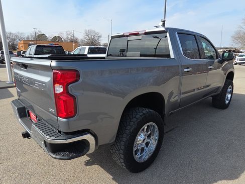 Used 2022 Chevrolet Silverado 1500 LTZ w/ Z71 Off-Road Package image 9