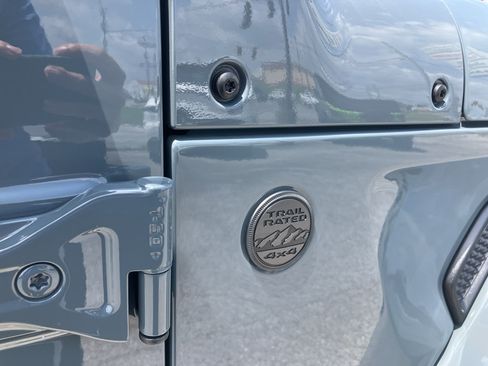 Used 2025 Jeep Gladiator Sport AWD/4WD image 30