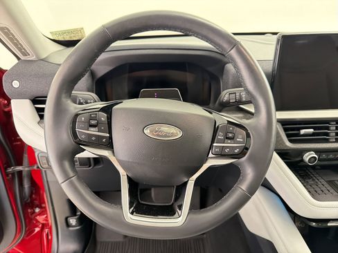 Certified 2025 Ford Explorer Platinum w/ Ultimate Package AWD/4WD image 18