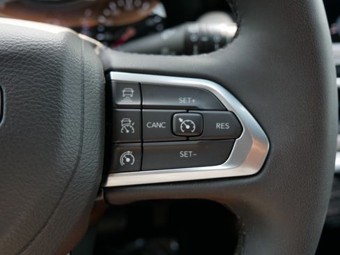 Used 2025 Jeep Compass Limited AWD/4WD image 27