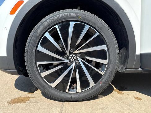 Certified 2024 Volkswagen ID.4 Pro AWD/4WD image 28