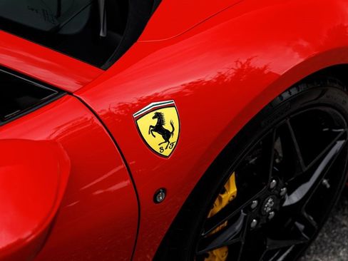 Used 2022 Ferrari F8 Tributo RWD image 34