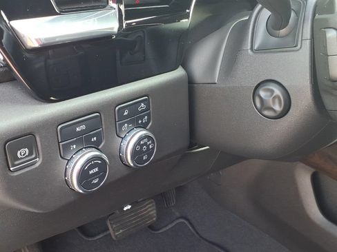 Used 2022 GMC Sierra 1500 SLT w/ SLT Premium Plus Package AWD/4WD image 19