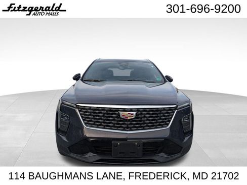 Used 2025 Cadillac XT4 Premium Luxury image 2
