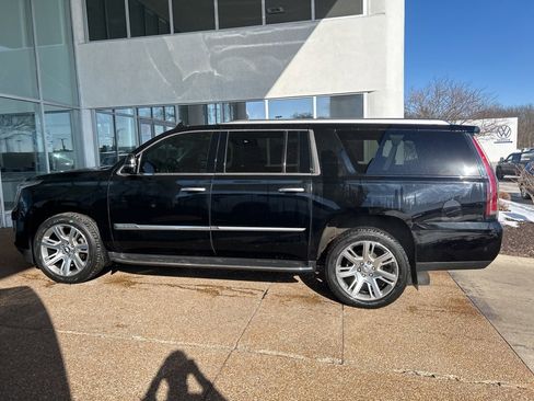 Used 2017 Cadillac Escalade ESV Luxury image 8