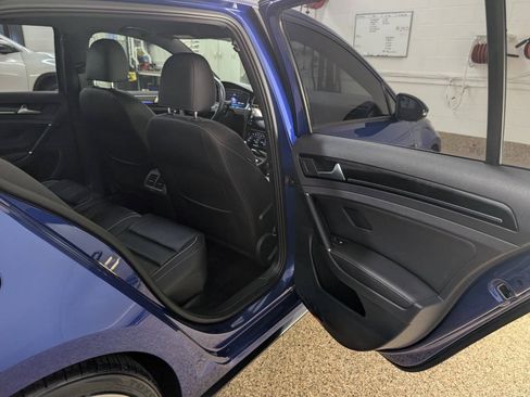 Used 2018 Volkswagen Golf 4-Door AWD/4WD image 18