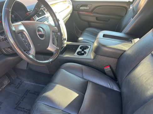 Used 2013 GMC Yukon XL SLT w/ SLT-2 Equipment Package AWD/4WD image 10