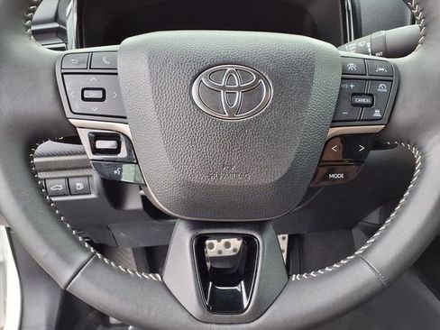 Used 2025 Toyota Camry SE image 14