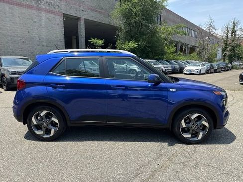Used 2024 Hyundai Venue SEL FWD image 17