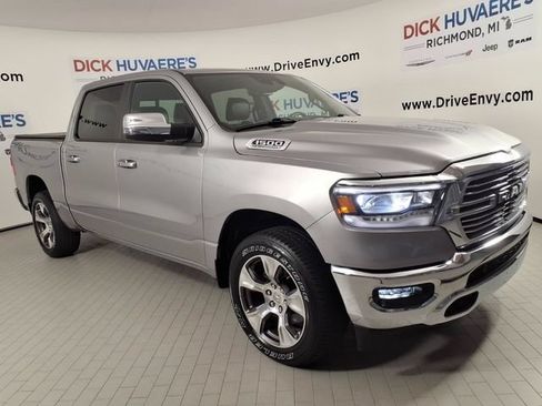 Used 2023 RAM 1500 Laramie AWD/4WD image 3
