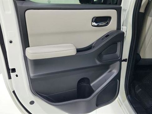Certified 2025 Nissan Frontier SV image 43