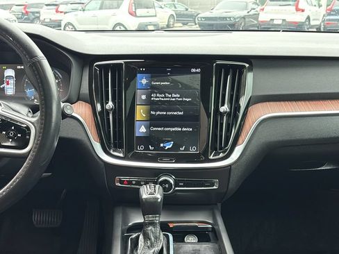 Used 2022 Volvo V60 T5 Cross Country AWD/4WD image 6