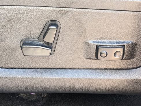 Used 2015 RAM 2500 SLT w/ Luxury Group image 16