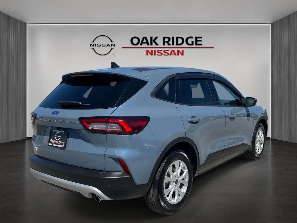 Used 2025 Ford Escape Active w/ Tech Pack #1 FWD image 3