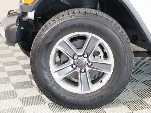 Used 2021 Jeep Wrangler Unlimited Sahara w/ Cold Weather Group AWD/4WD image 17