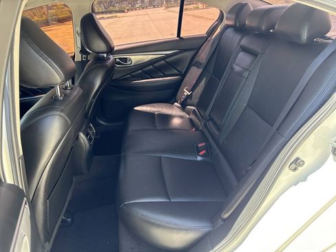 Used 2017 INFINITI Q50 2.0t w/ Moonroof Package RWD image 12