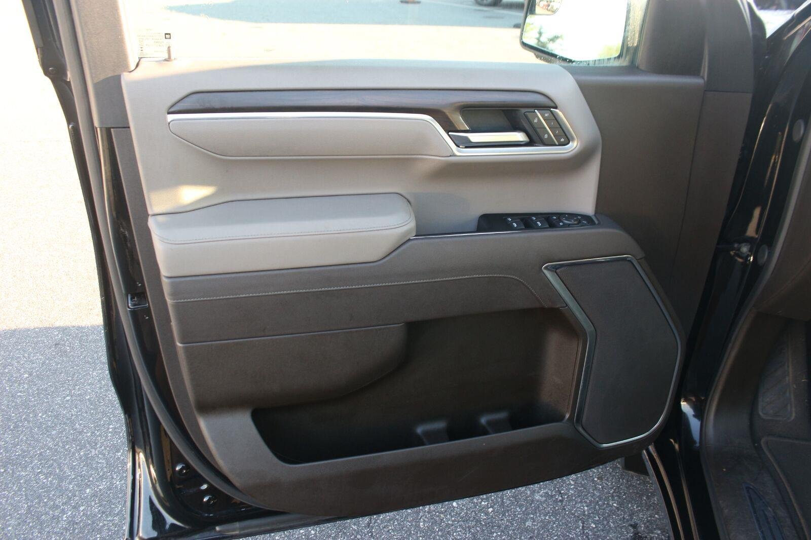 Used 2025 GMC Sierra 1500 SLT AWD/4WD image 13