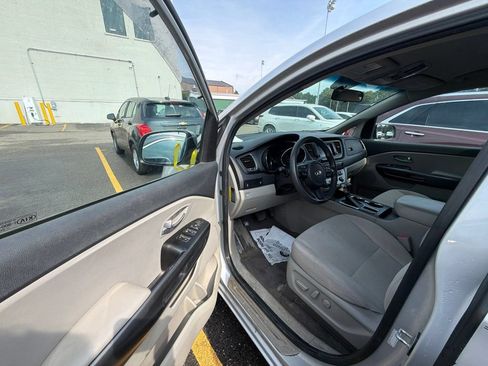 Used 2019 Kia Sedona LX FWD image 9