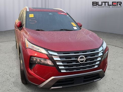 Used 2024 Nissan Rogue SL w/ SL Premium Package FWD image 4