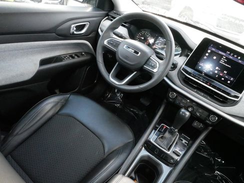 Used 2022 Jeep Compass Latitude image 9