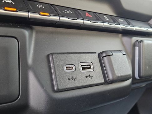 Used 2022 Chevrolet Silverado 1500 Custom image 17