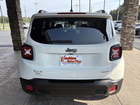 Used 2017 Jeep Renegade Latitude AWD/4WD image 7